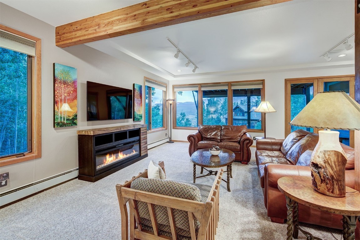 2210 Hamilton Creek ROAD