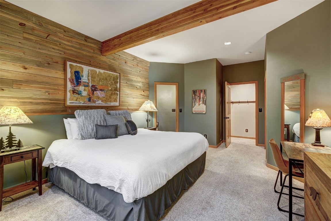 2210 Hamilton Creek ROAD