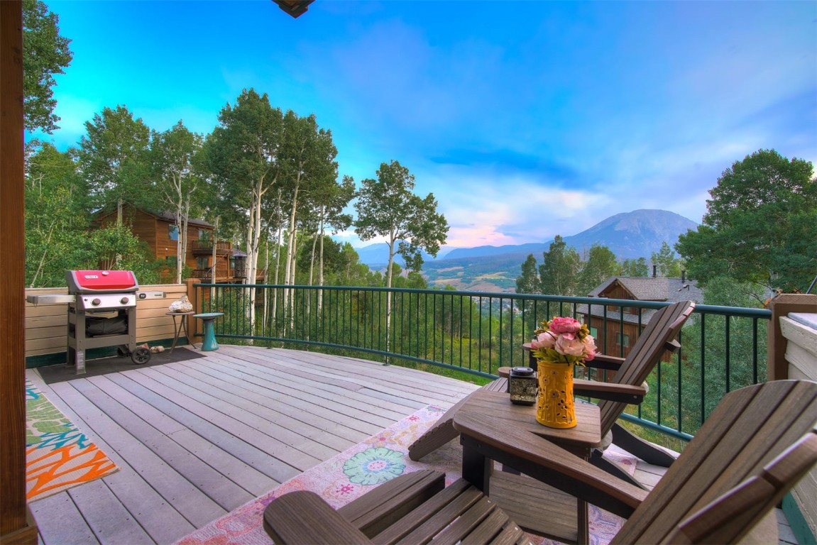 2210 Hamilton Creek ROAD