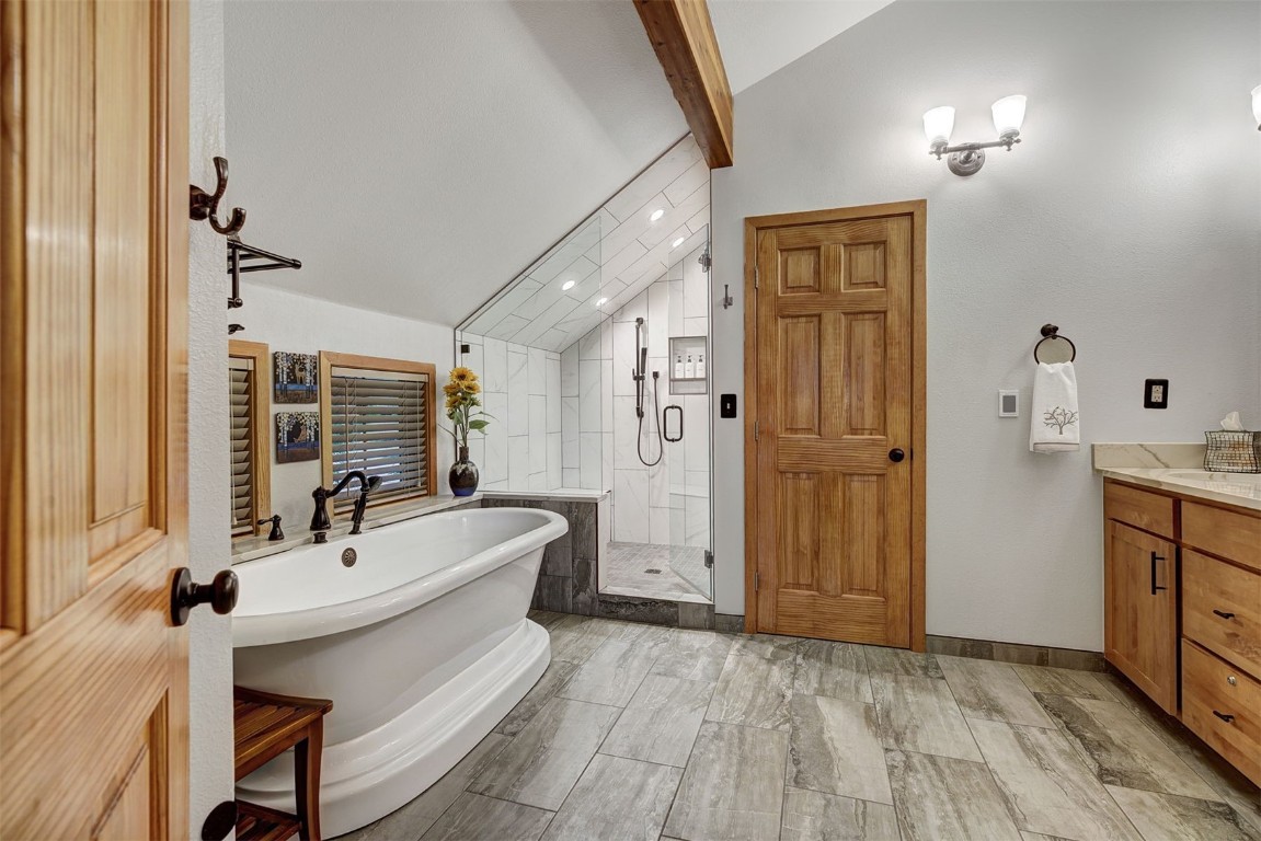 2210 Hamilton Creek ROAD