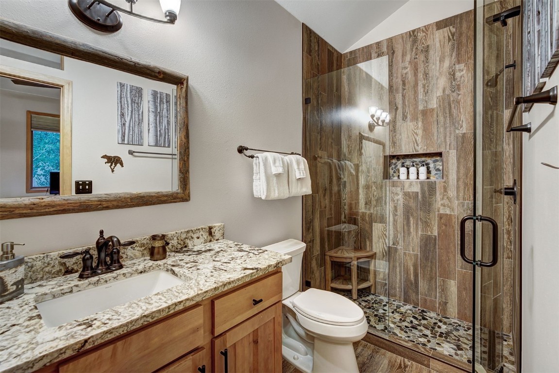 2210 Hamilton Creek ROAD