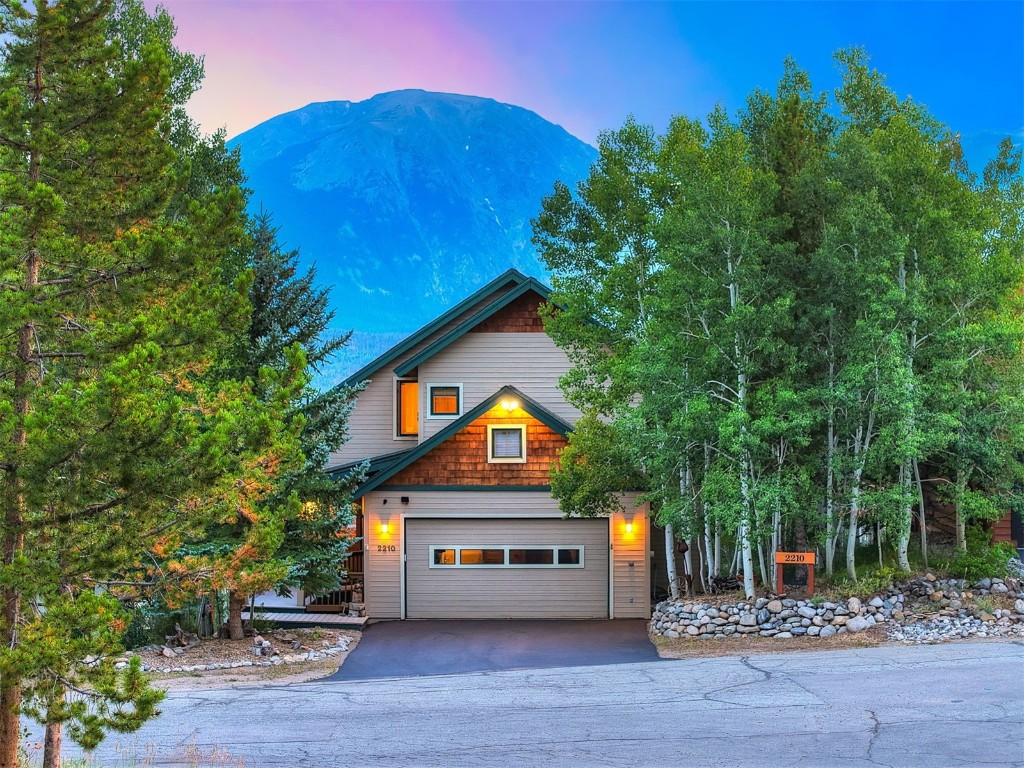 2210 Hamilton Creek ROAD