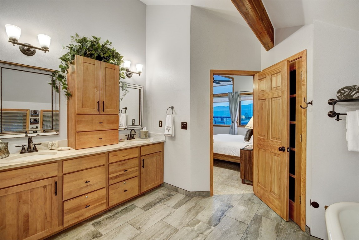 2210 Hamilton Creek ROAD