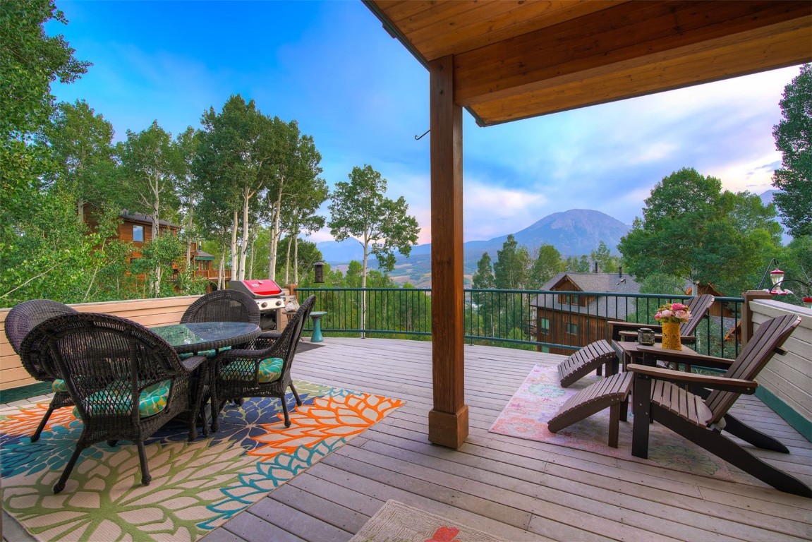 2210 Hamilton Creek ROAD