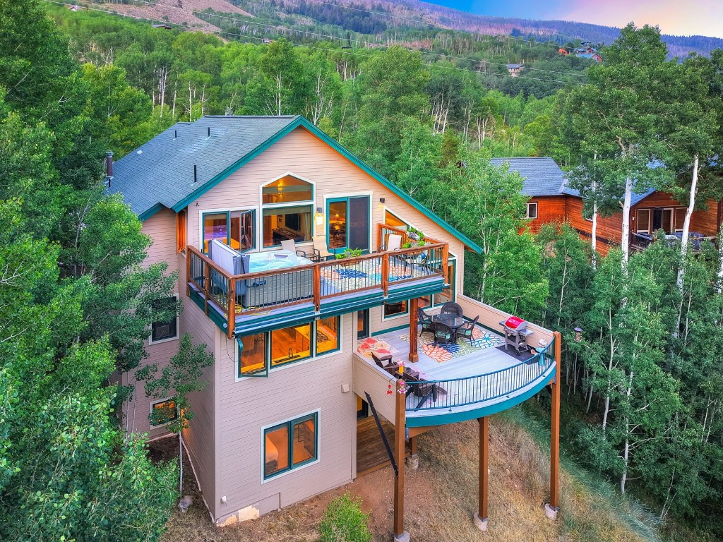 2210 Hamilton Creek ROAD