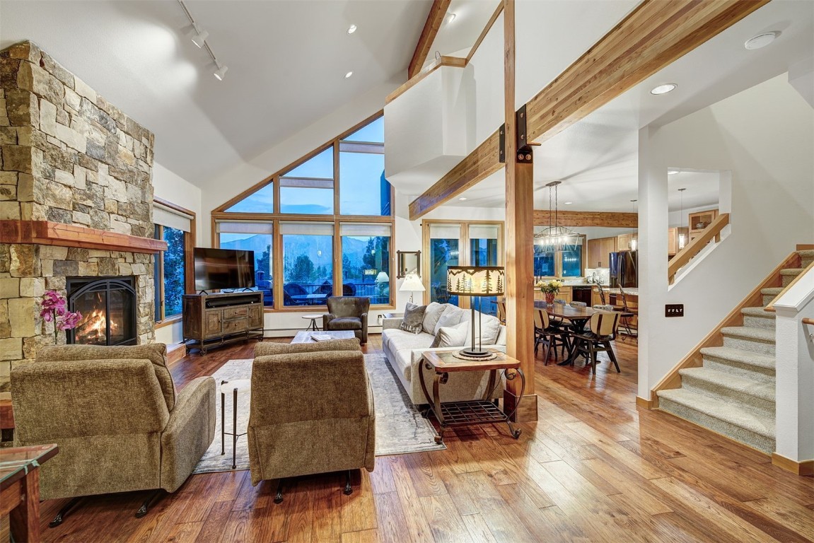 2210 Hamilton Creek ROAD