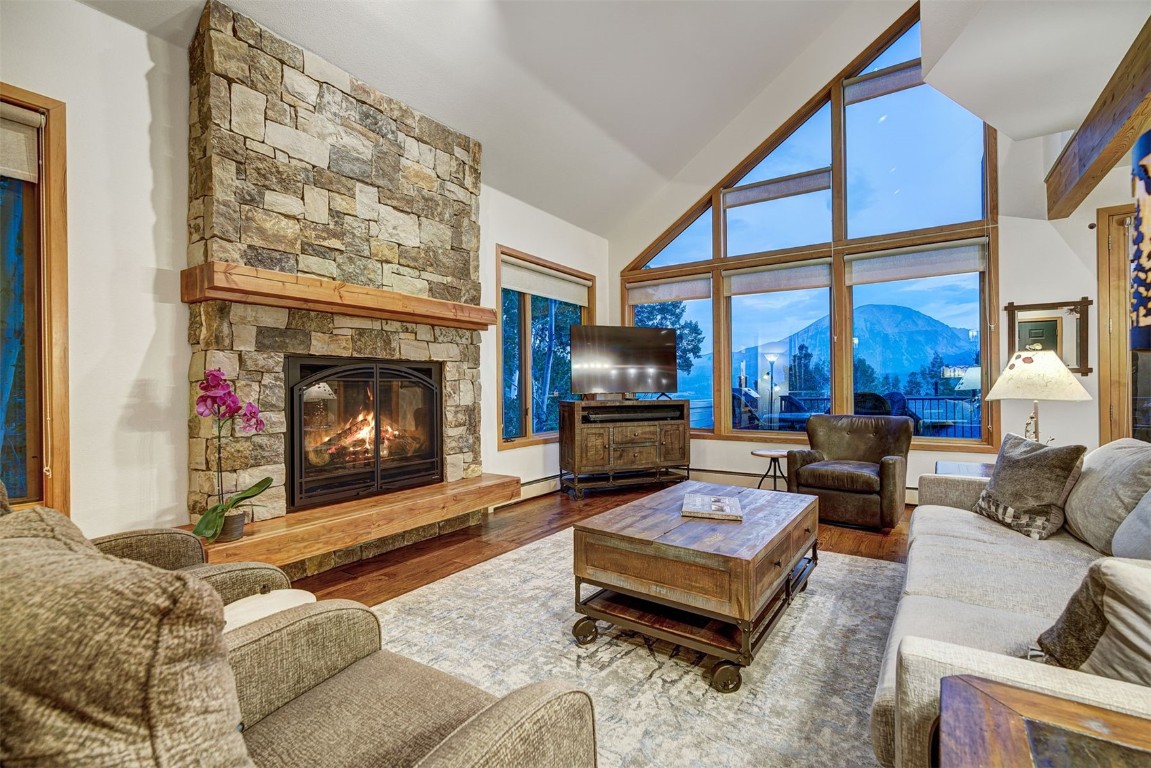 2210 Hamilton Creek ROAD