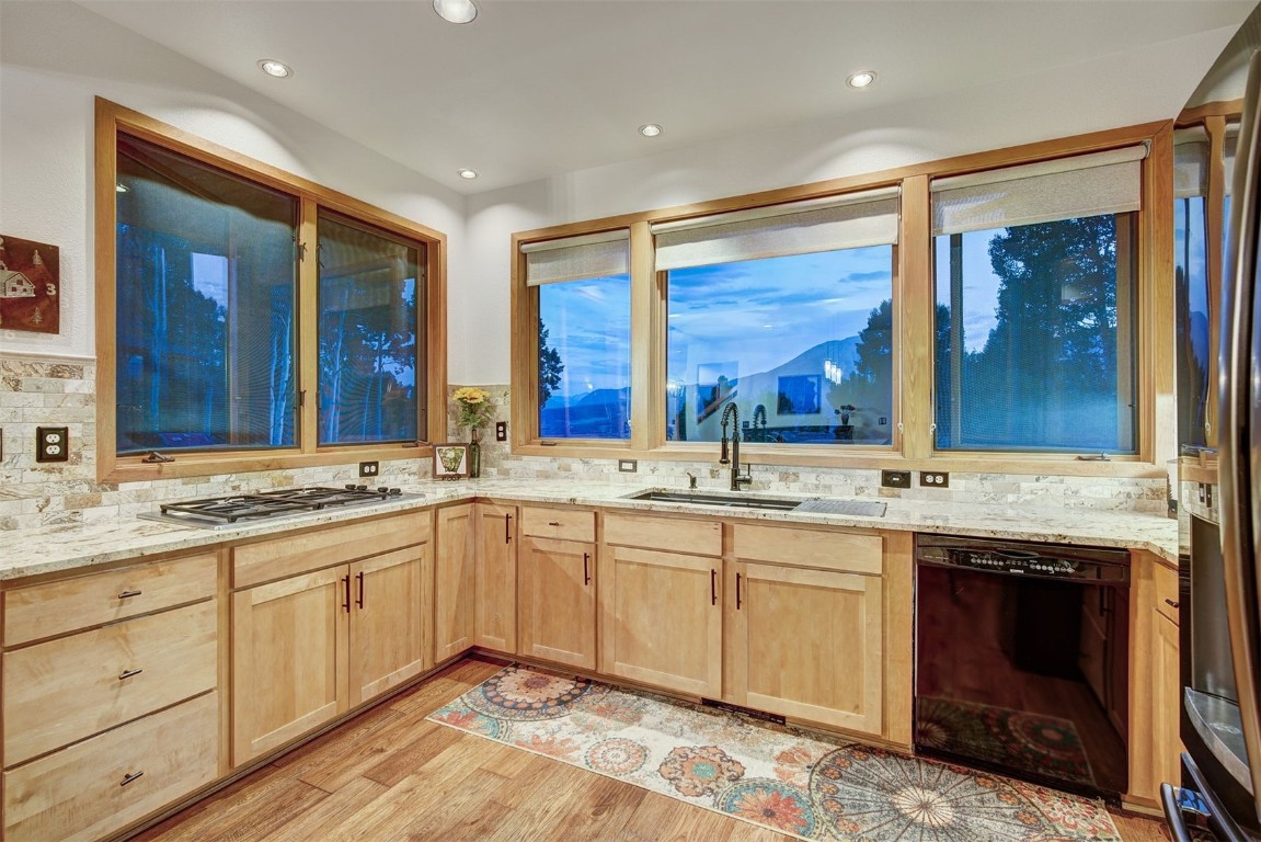 2210 Hamilton Creek ROAD