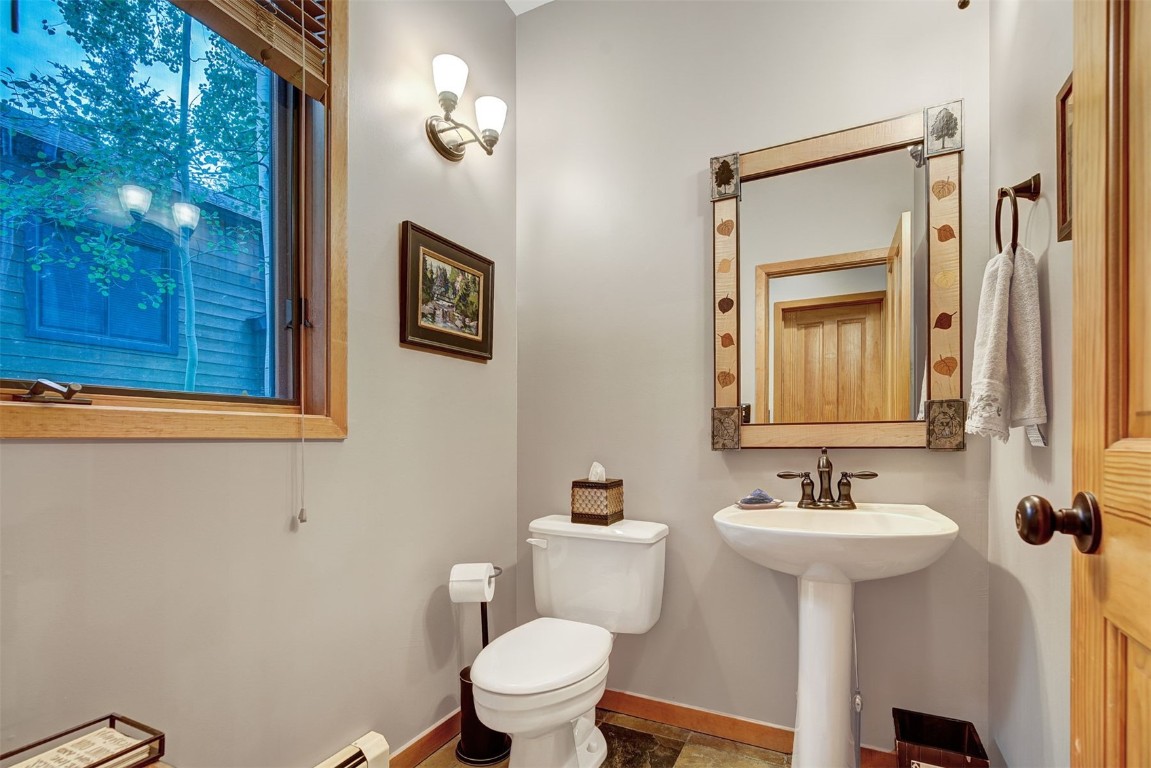 2210 Hamilton Creek ROAD