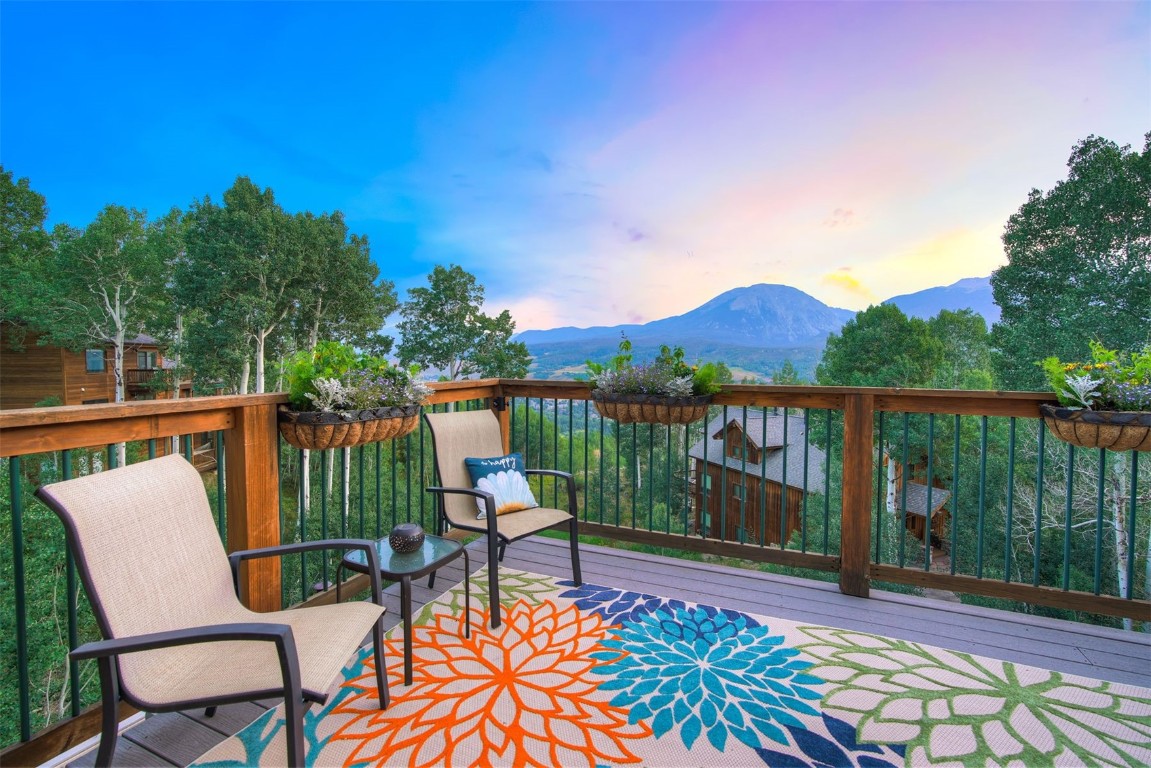 2210 Hamilton Creek ROAD