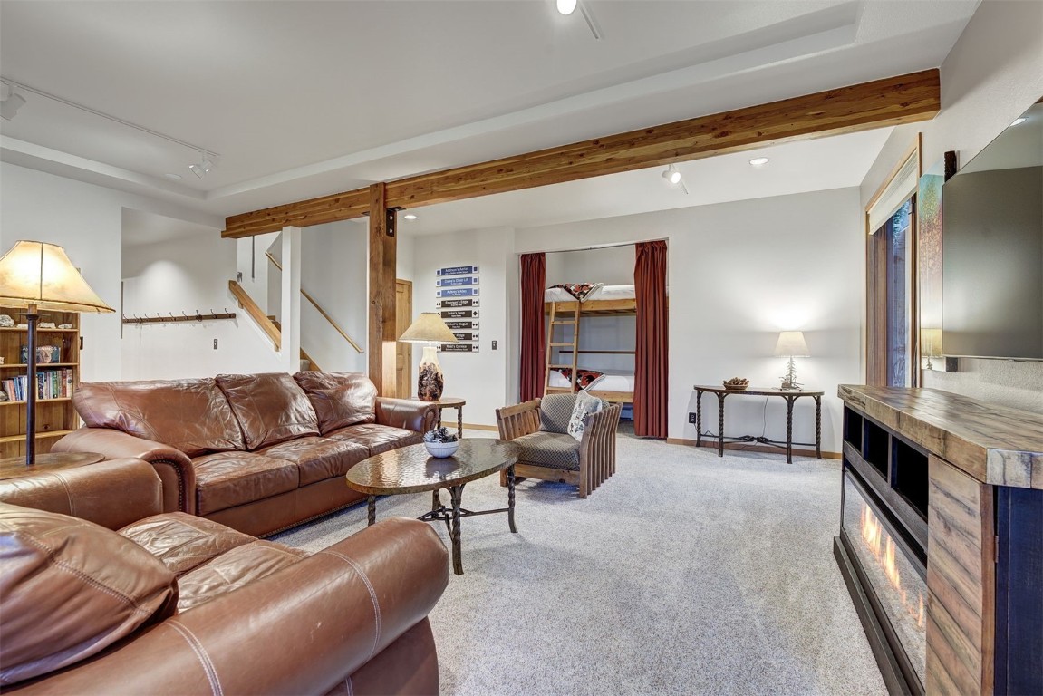 2210 Hamilton Creek ROAD