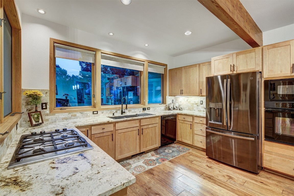 2210 Hamilton Creek ROAD