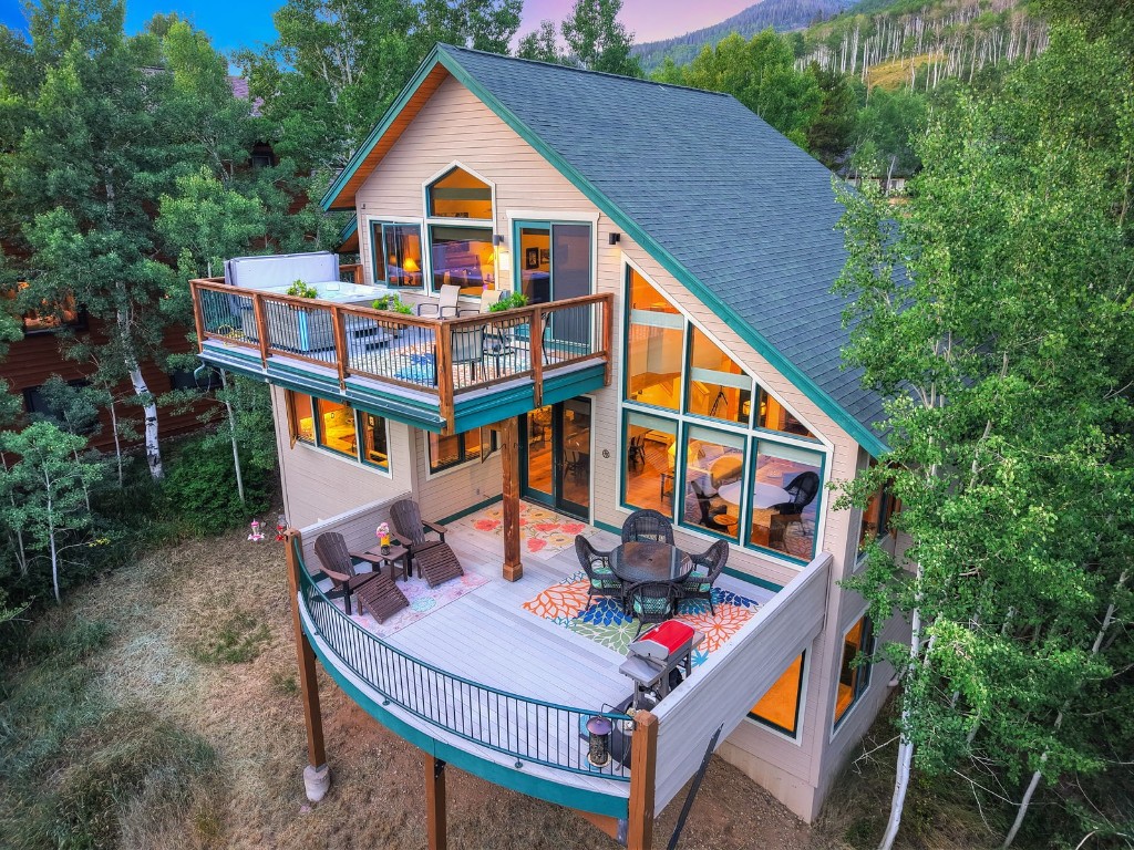 2210 Hamilton Creek ROAD