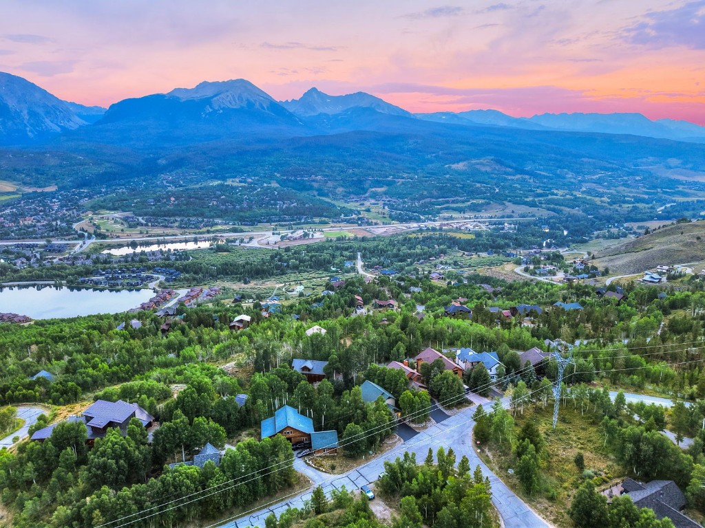 2210 Hamilton Creek ROAD