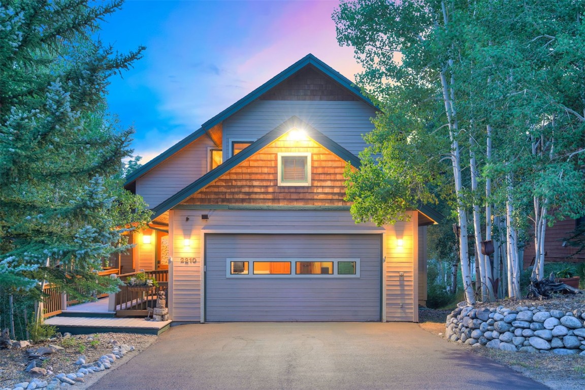 2210 Hamilton Creek ROAD