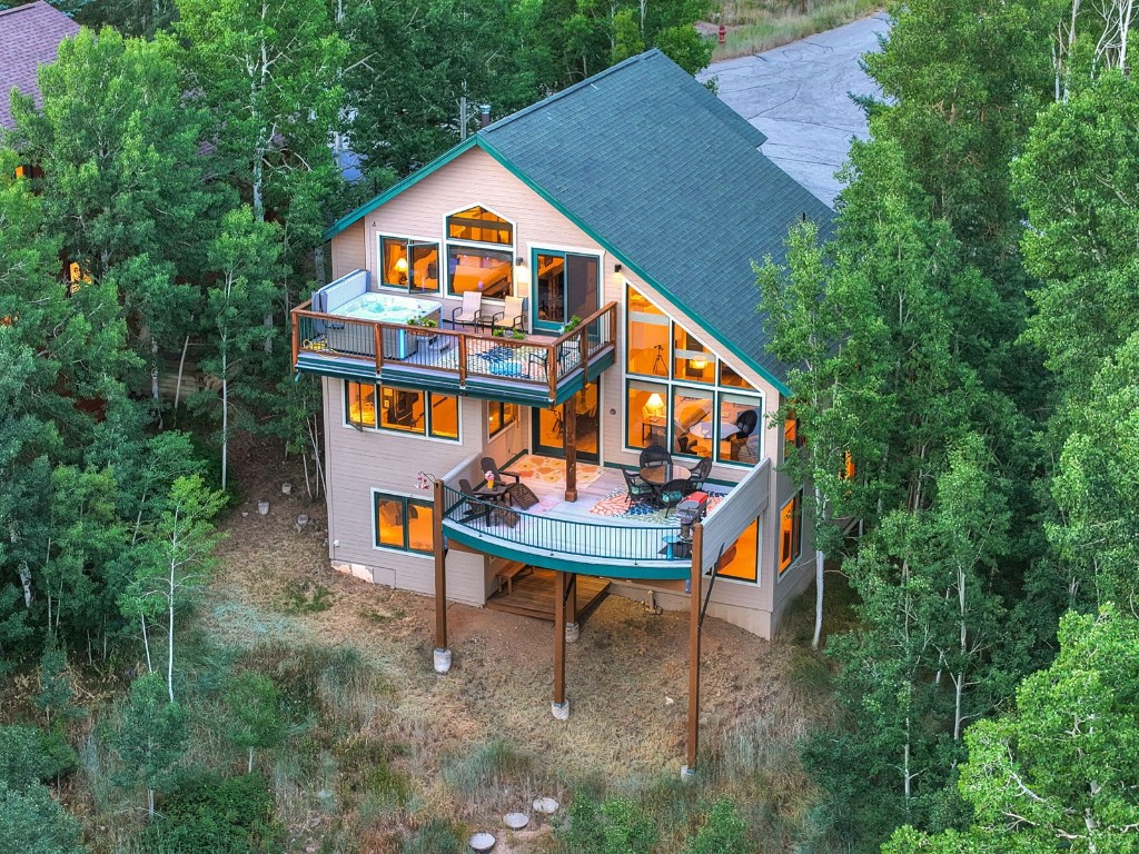 2210 Hamilton Creek ROAD