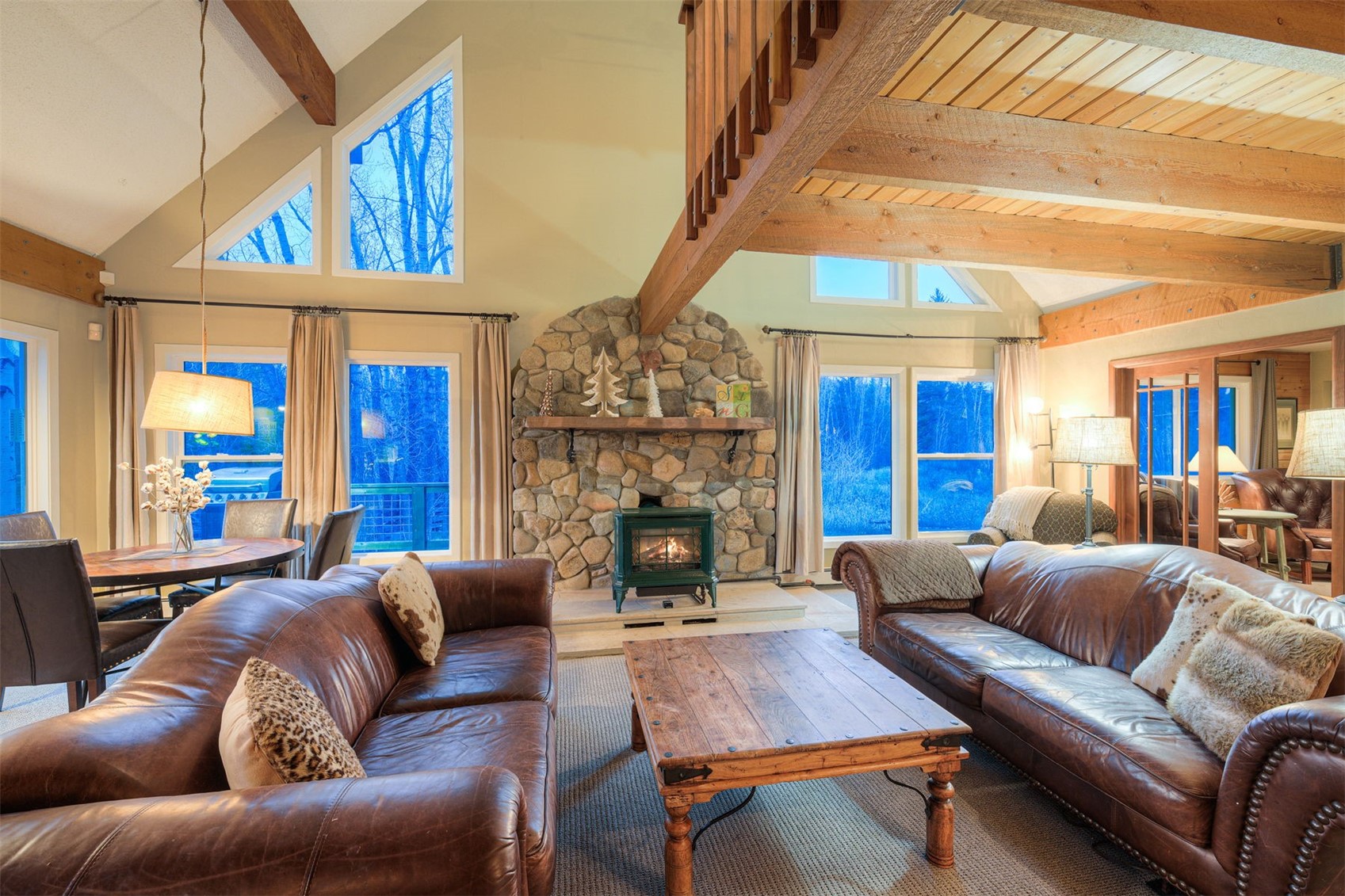 396 Hamilton Creek ROAD