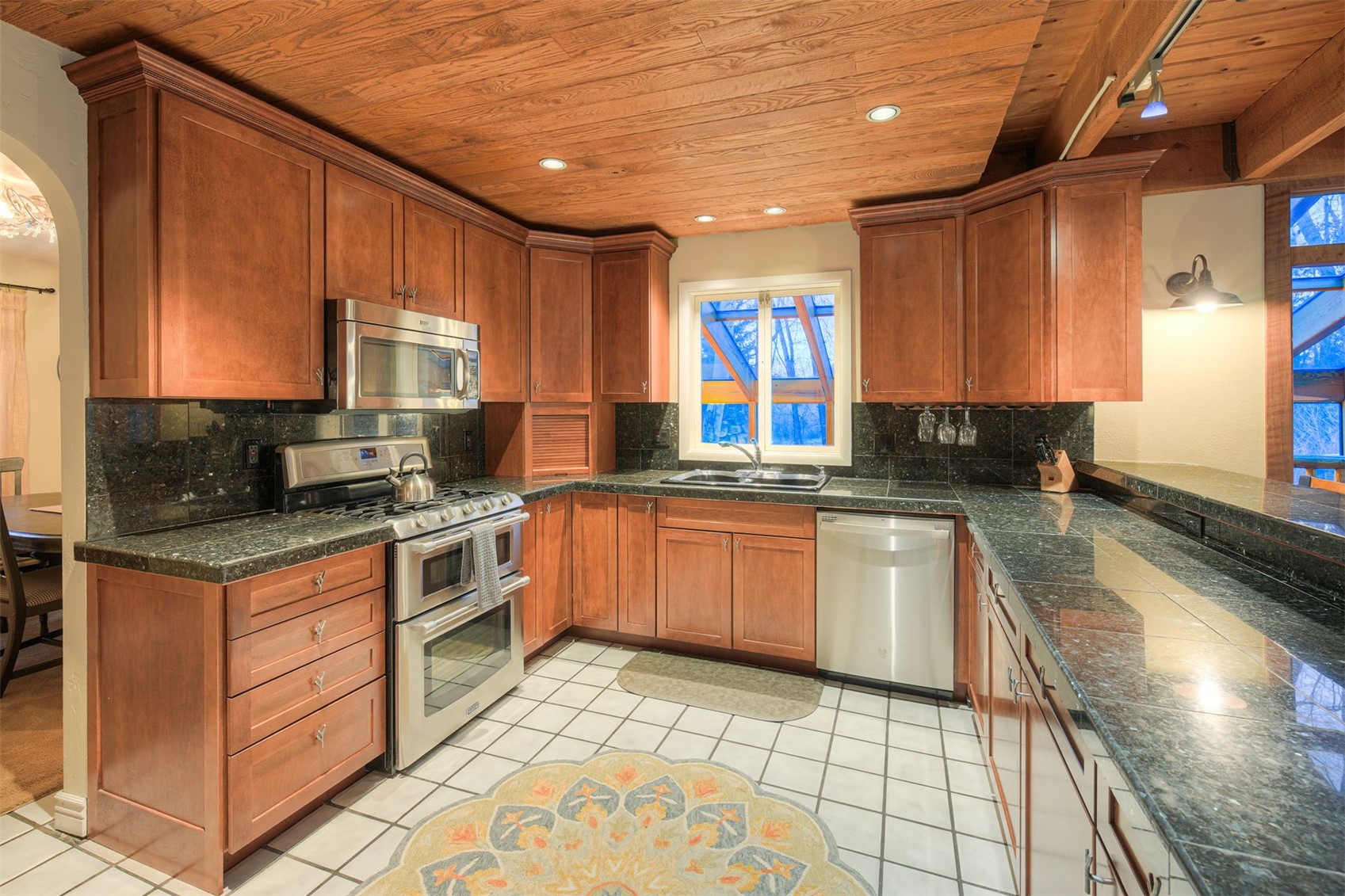 396 Hamilton Creek ROAD