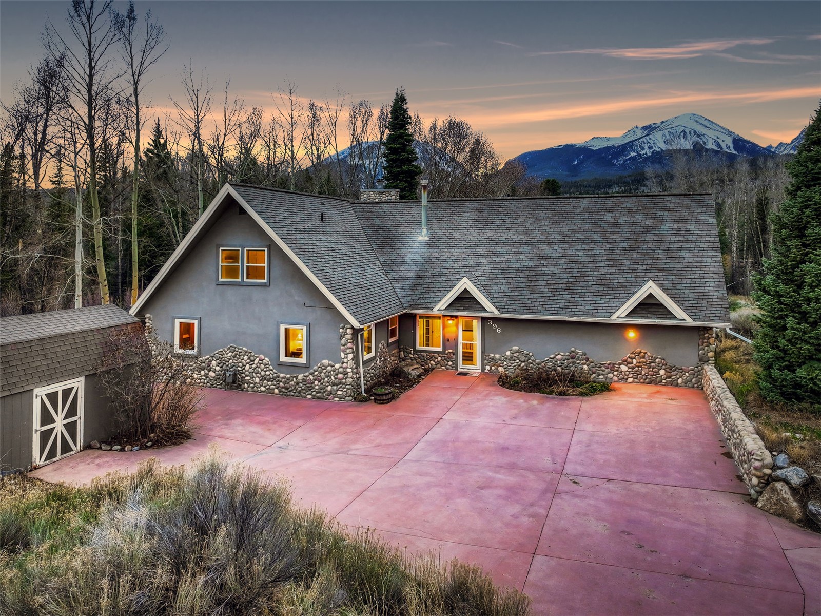 396 Hamilton Creek ROAD