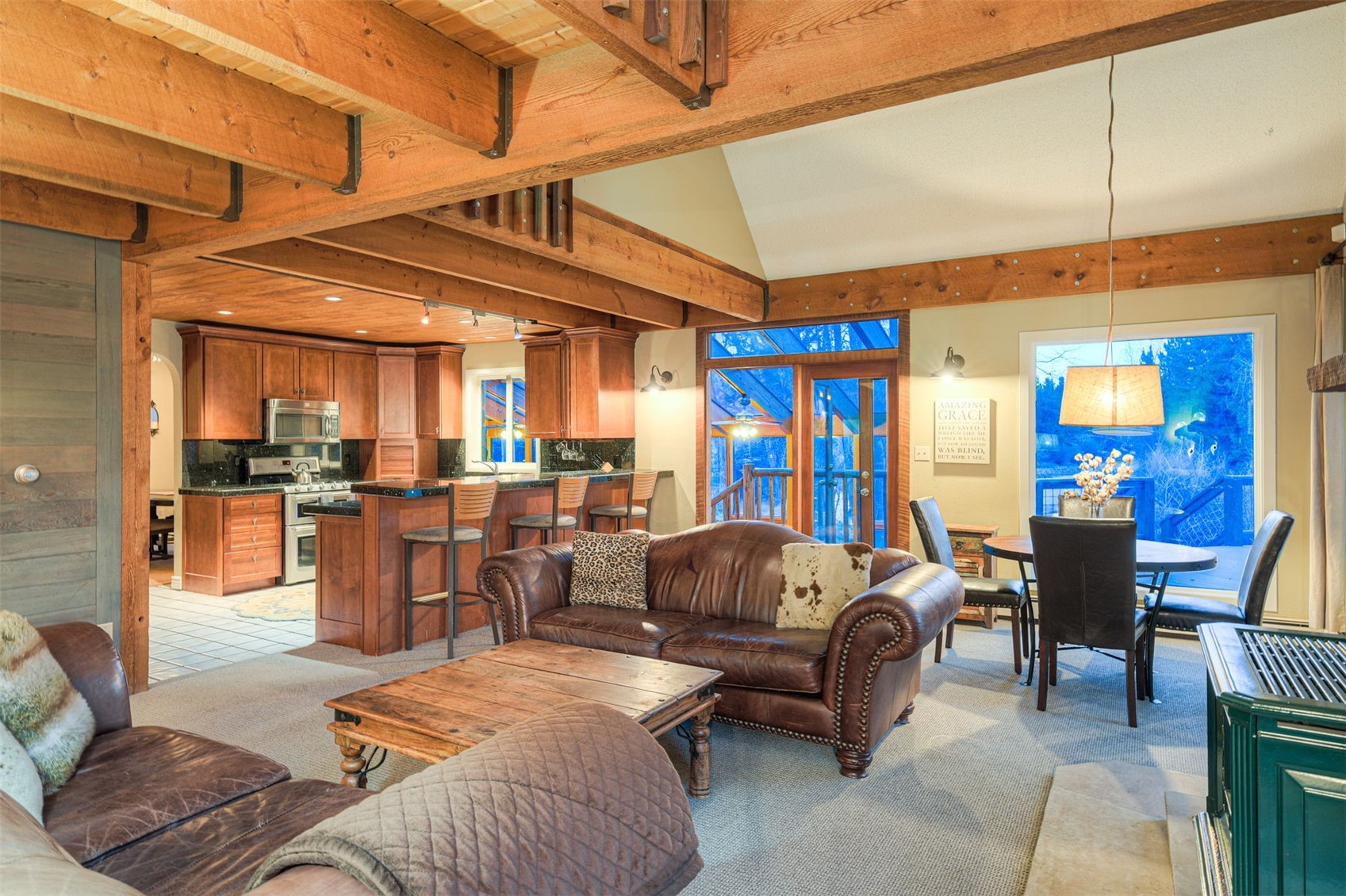 396 Hamilton Creek ROAD