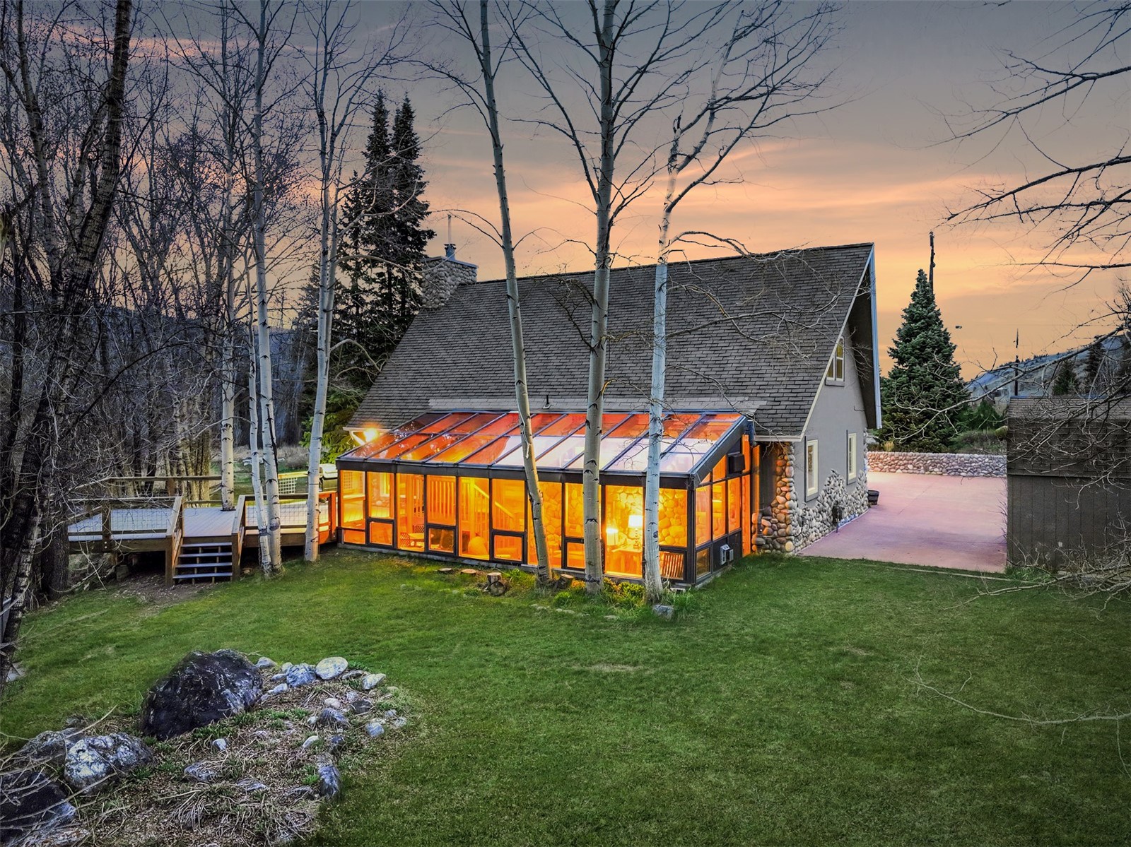 396 Hamilton Creek ROAD