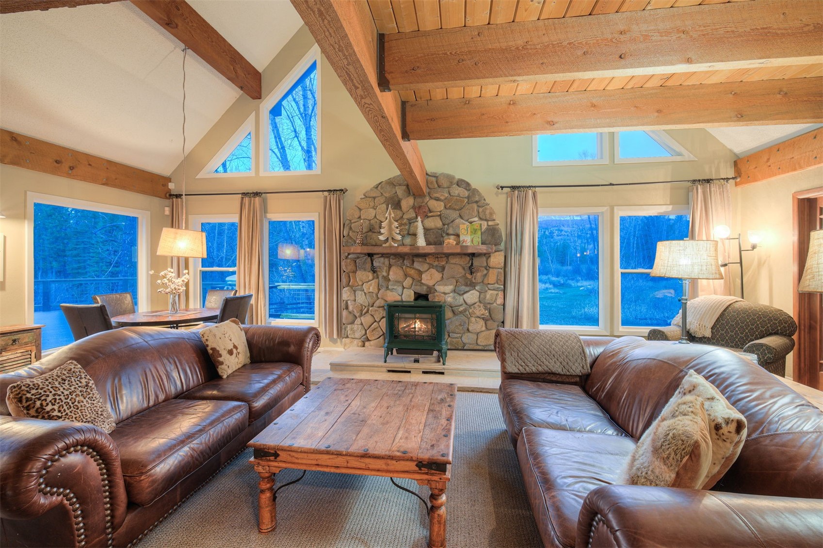 396 Hamilton Creek ROAD