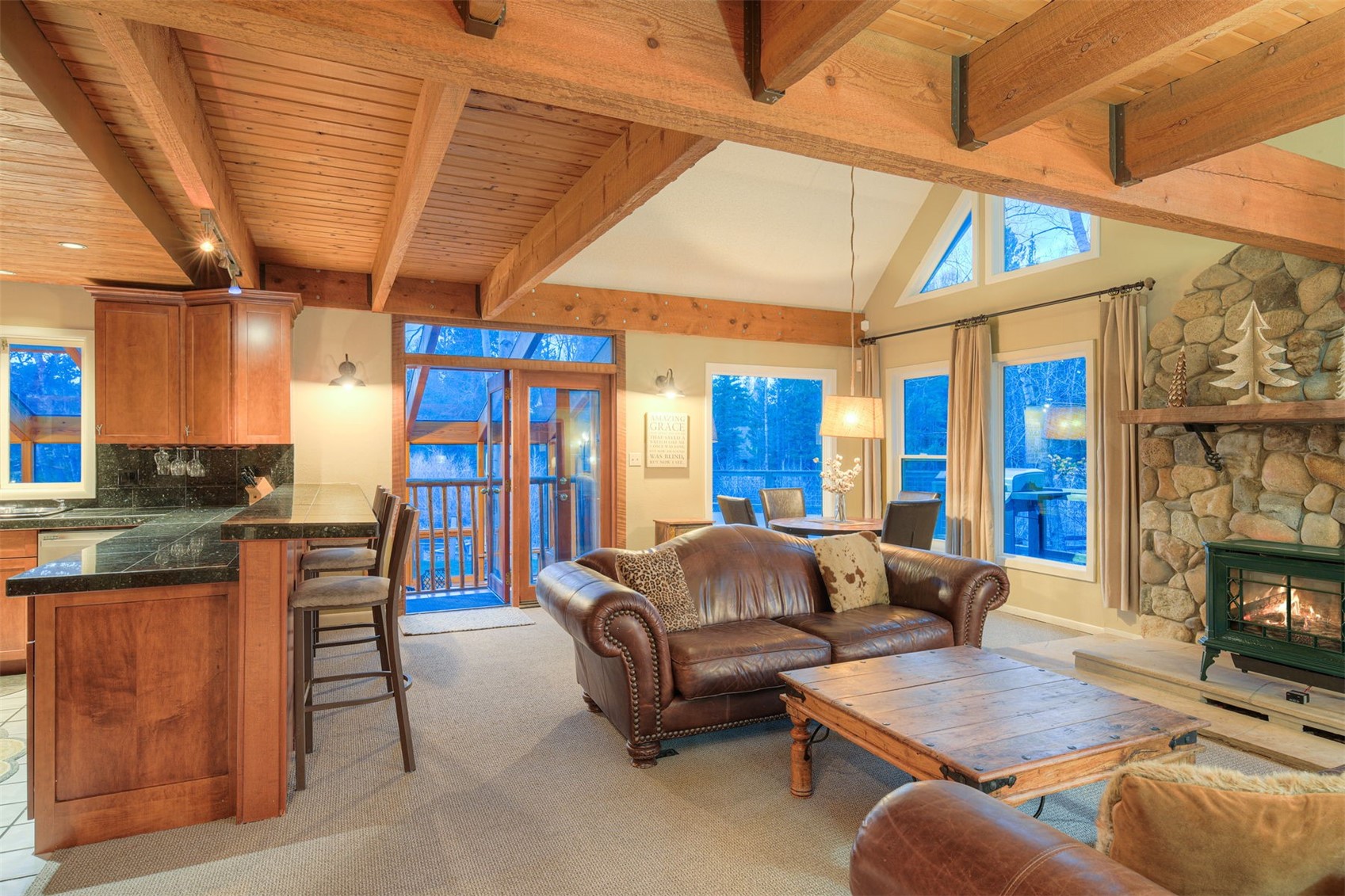 396 Hamilton Creek ROAD