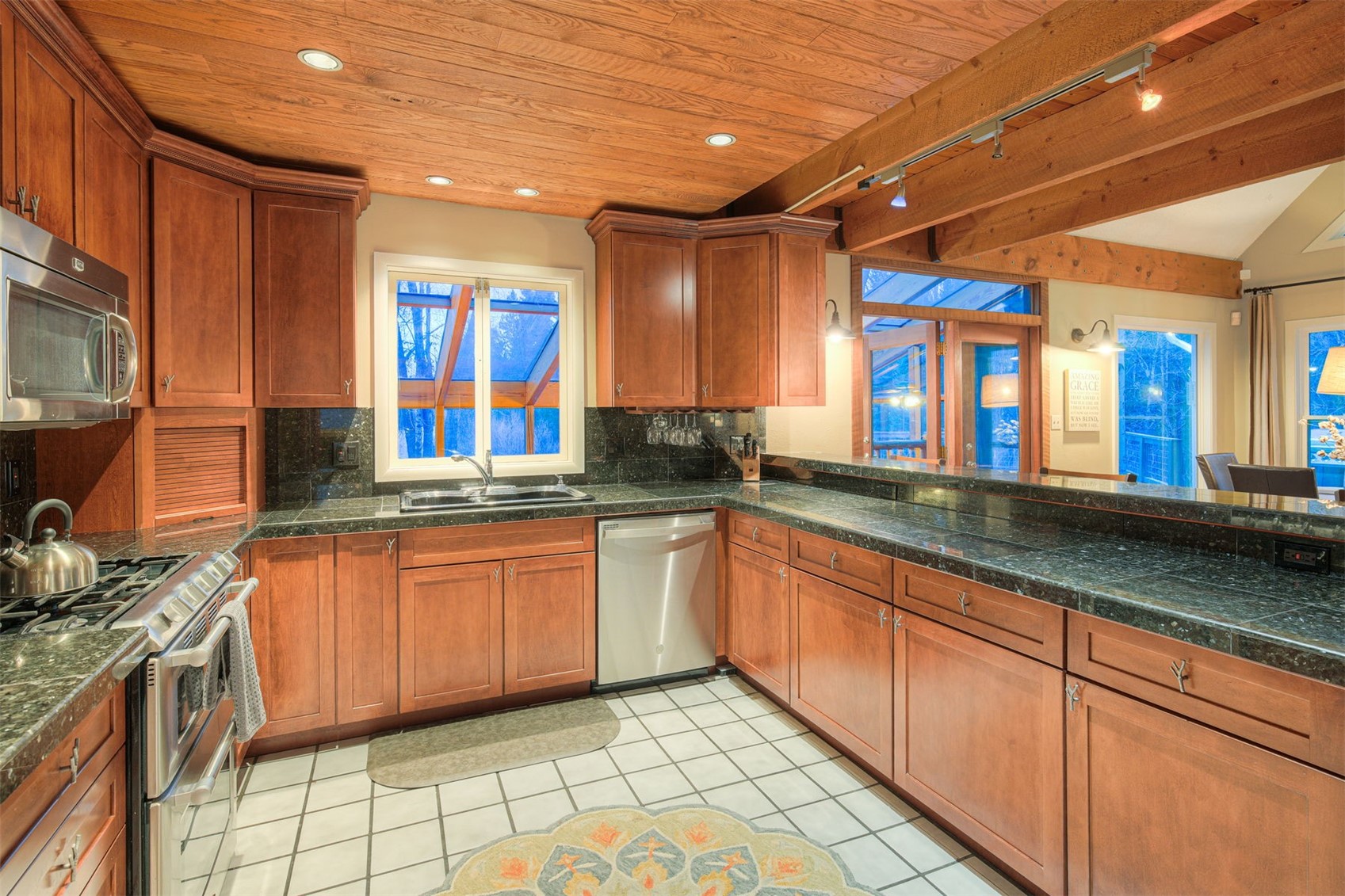 396 Hamilton Creek ROAD