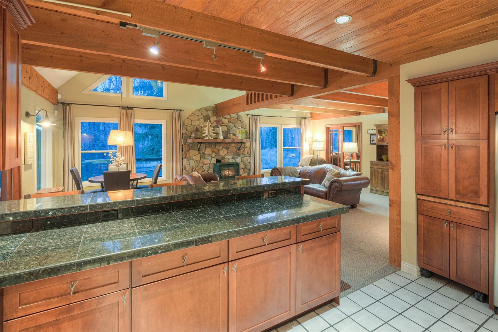 396 Hamilton Creek ROAD