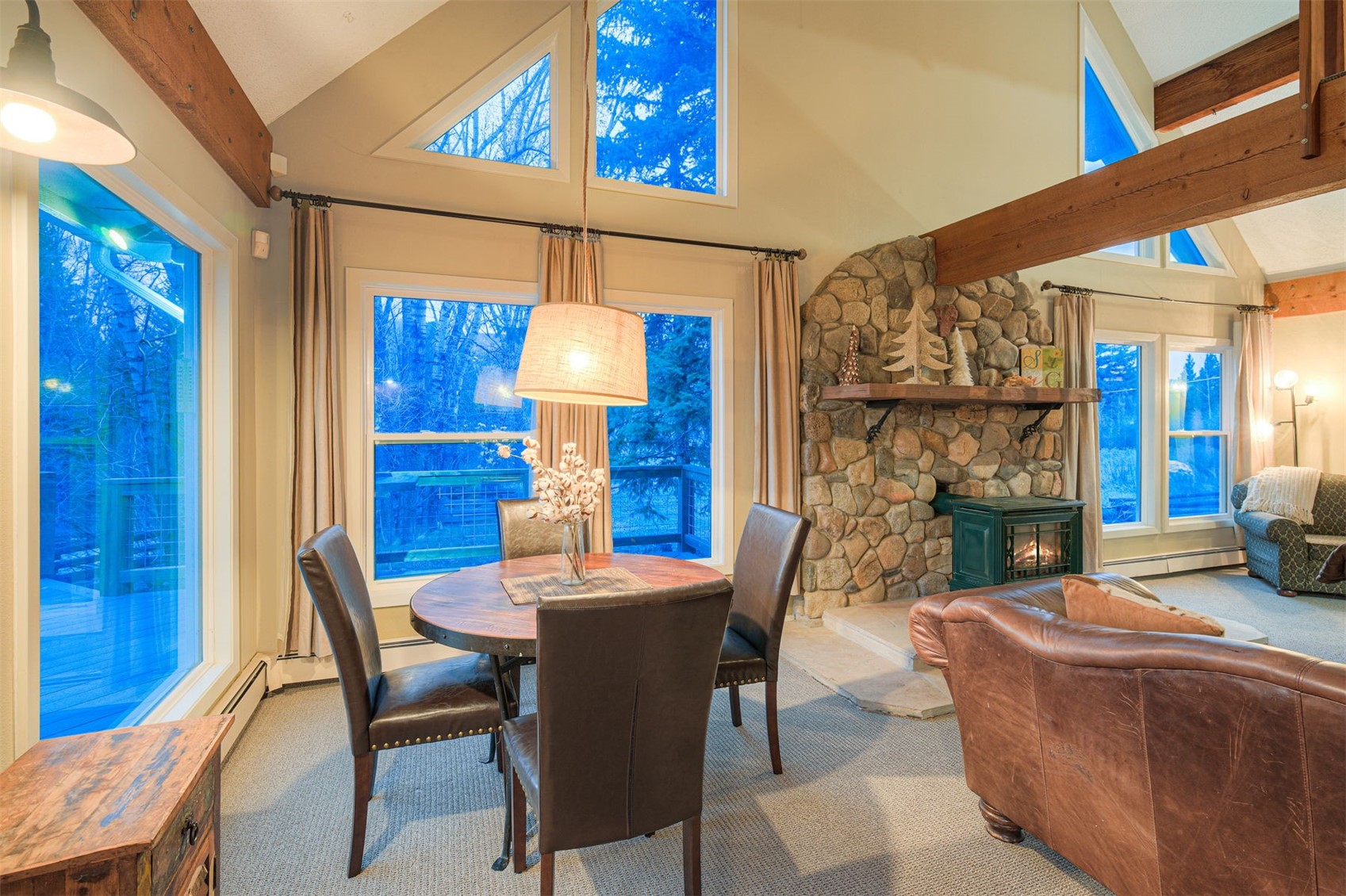 396 Hamilton Creek ROAD
