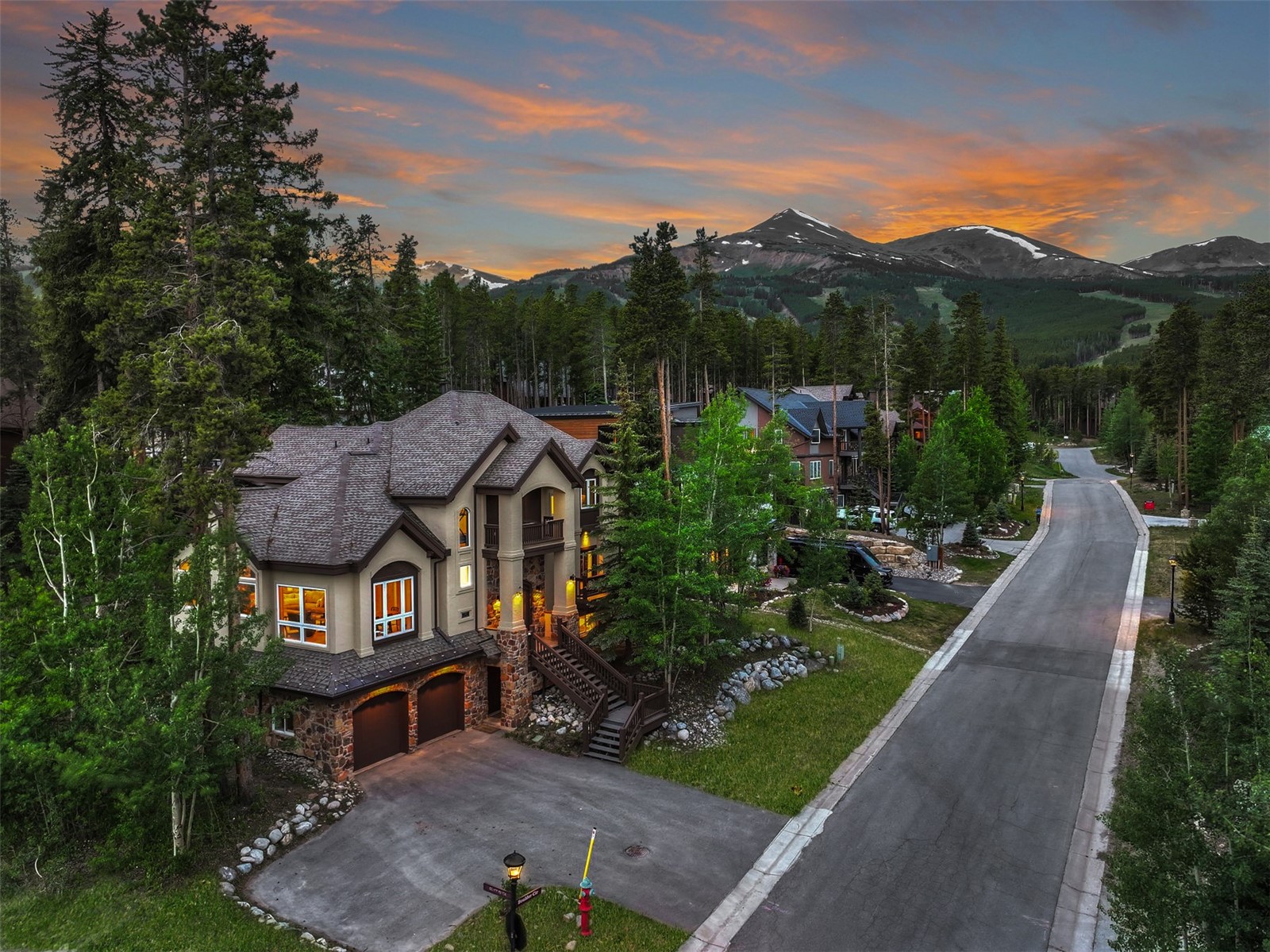 9 Boulder CIRCLE