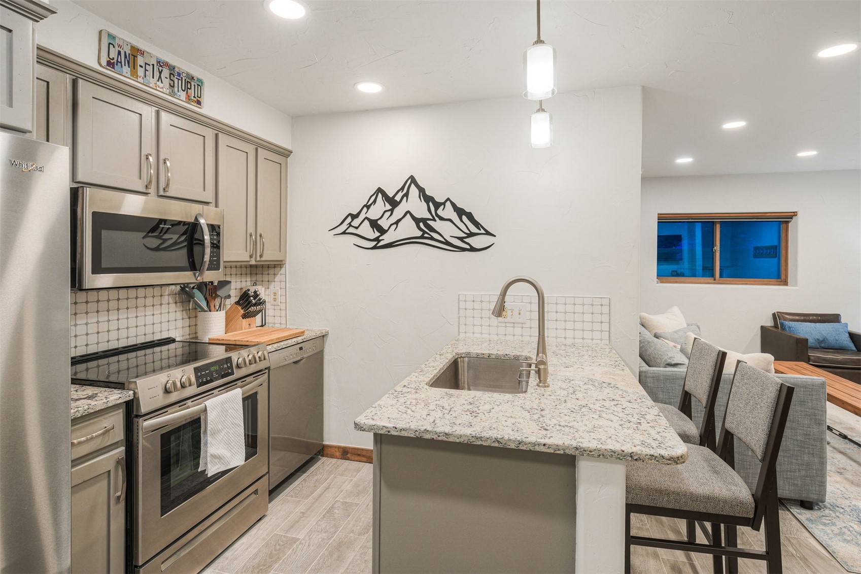 9 Boulder CIRCLE