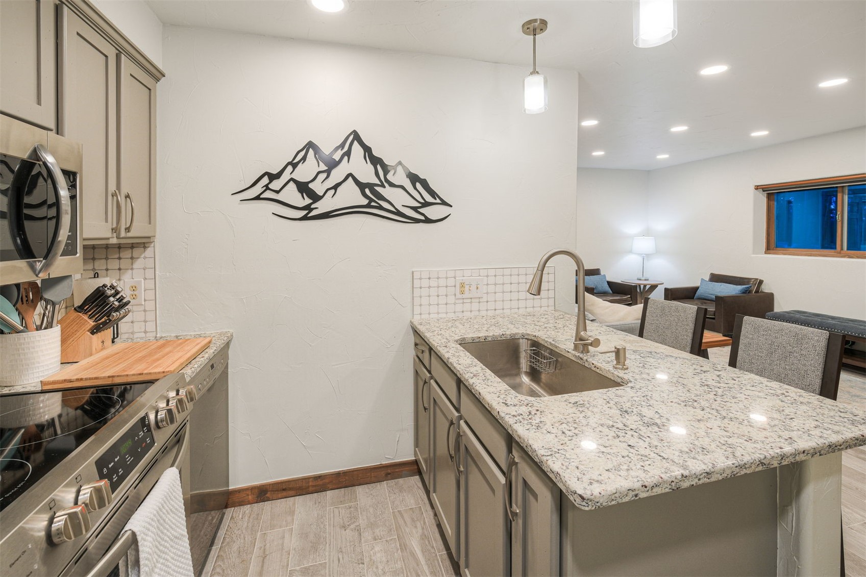 9 Boulder CIRCLE