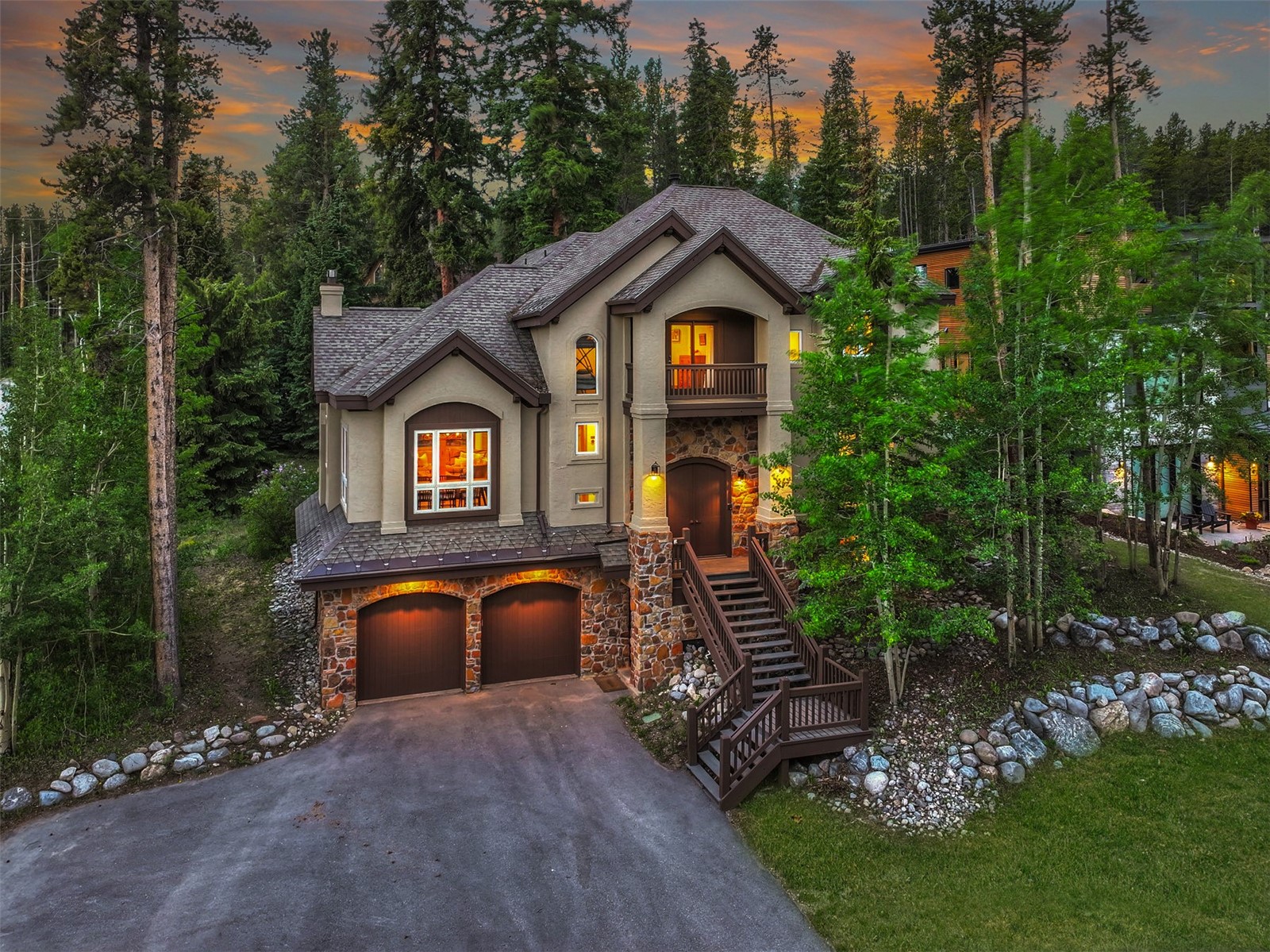 9 Boulder CIRCLE