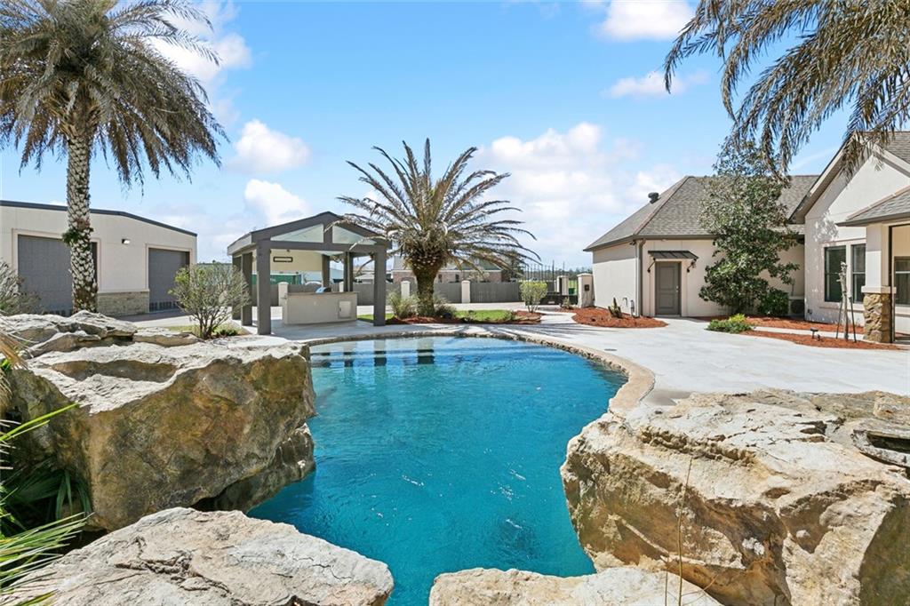 697 MAGNOLIA RIDGE Road