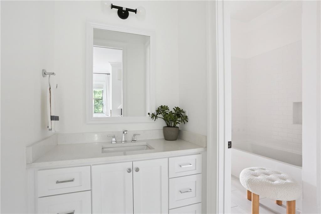 303 W WILLIAM DAVID Parkway