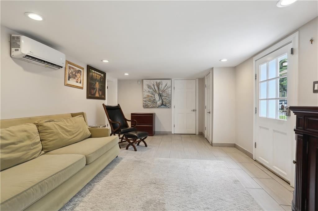 2429 OCTAVIA Street Lower