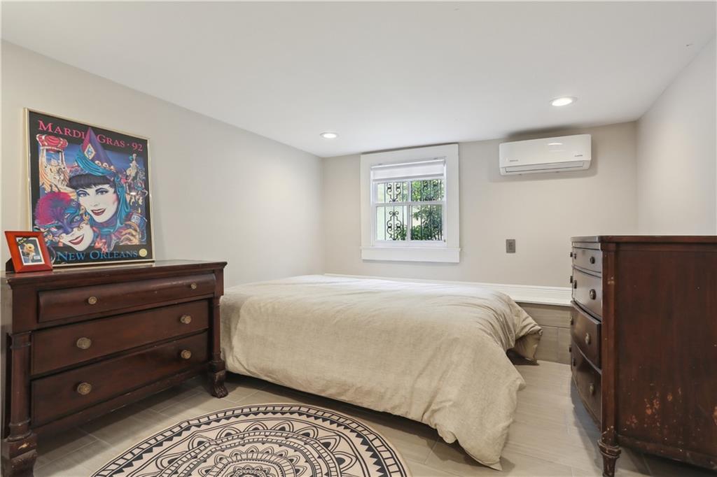 2429 OCTAVIA Street Lower