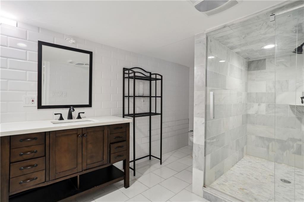 2429 OCTAVIA Street Lower