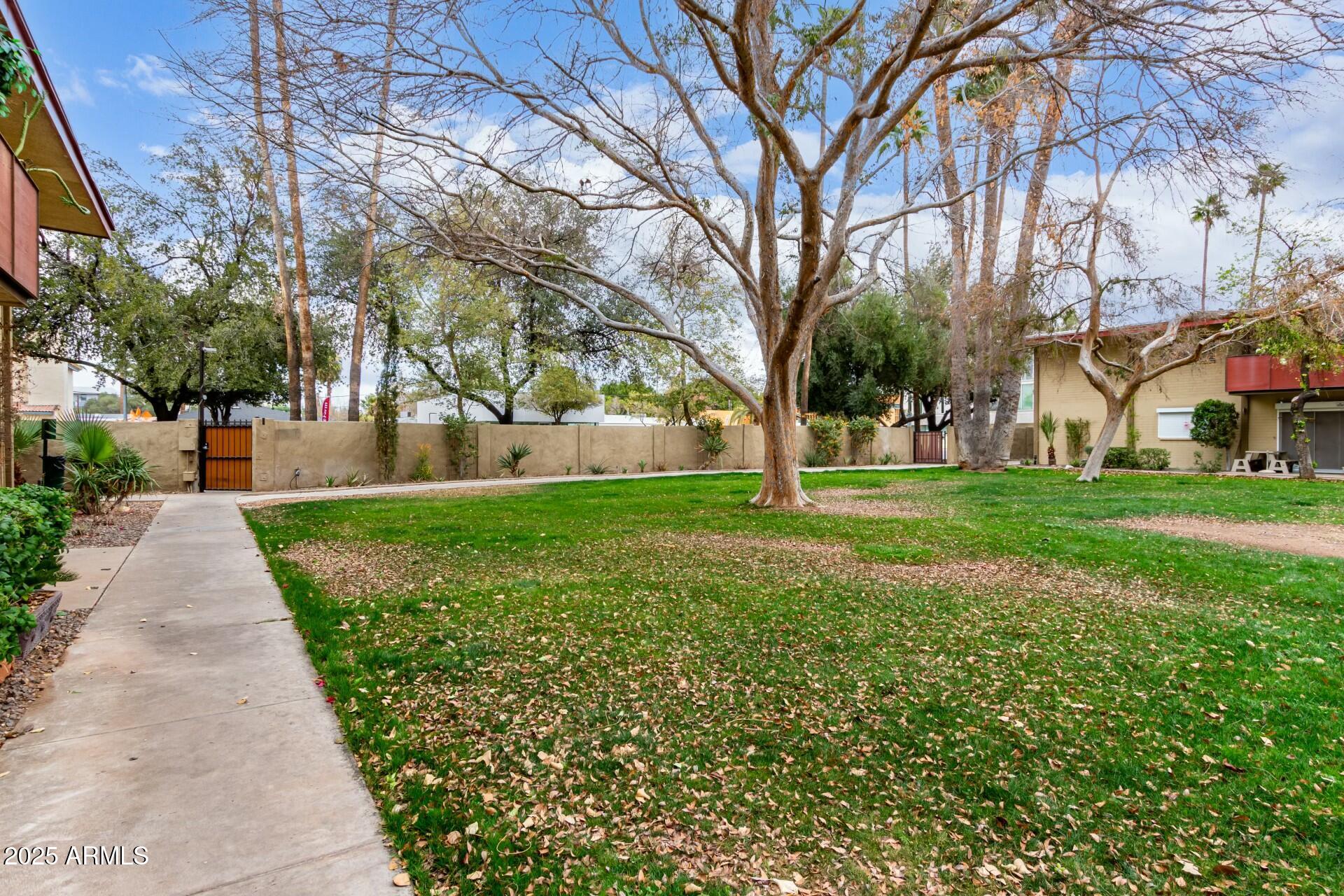 355 E THOMAS Road, B110