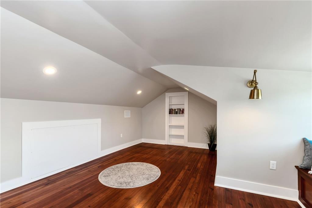 8500-08 OAK Street
