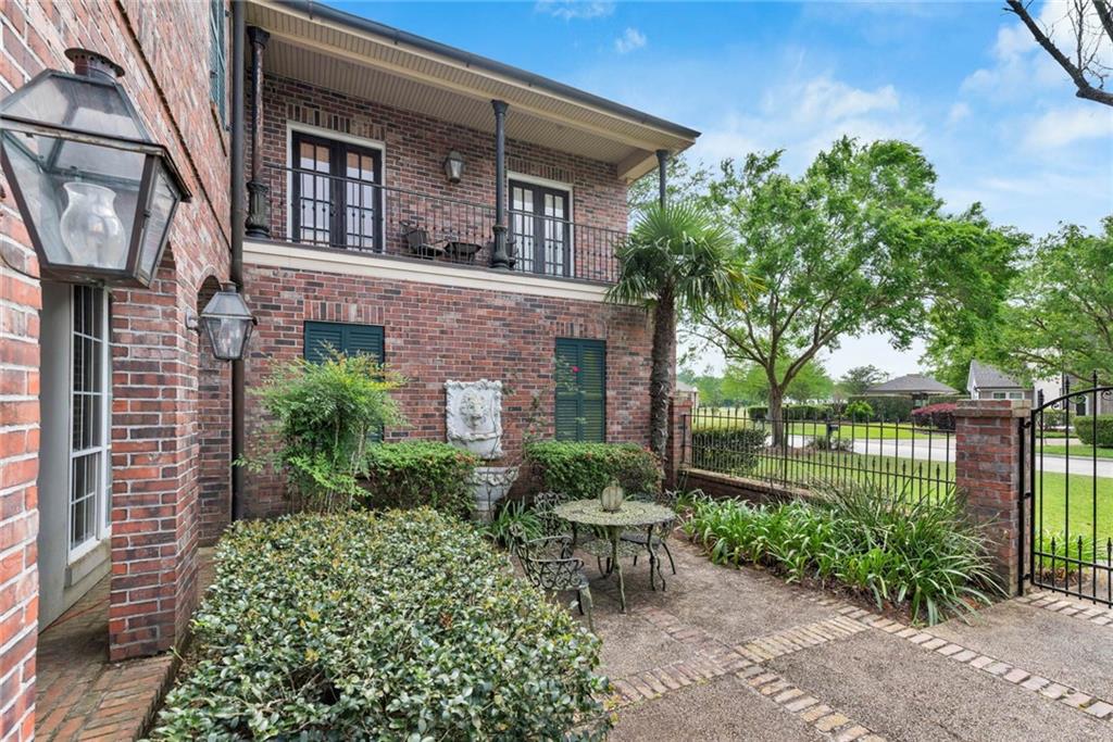 4 FOREST OAKS Drive