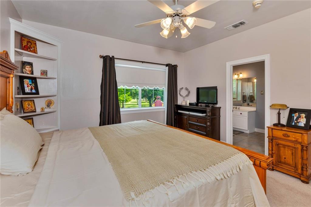 4 FOREST OAKS Drive