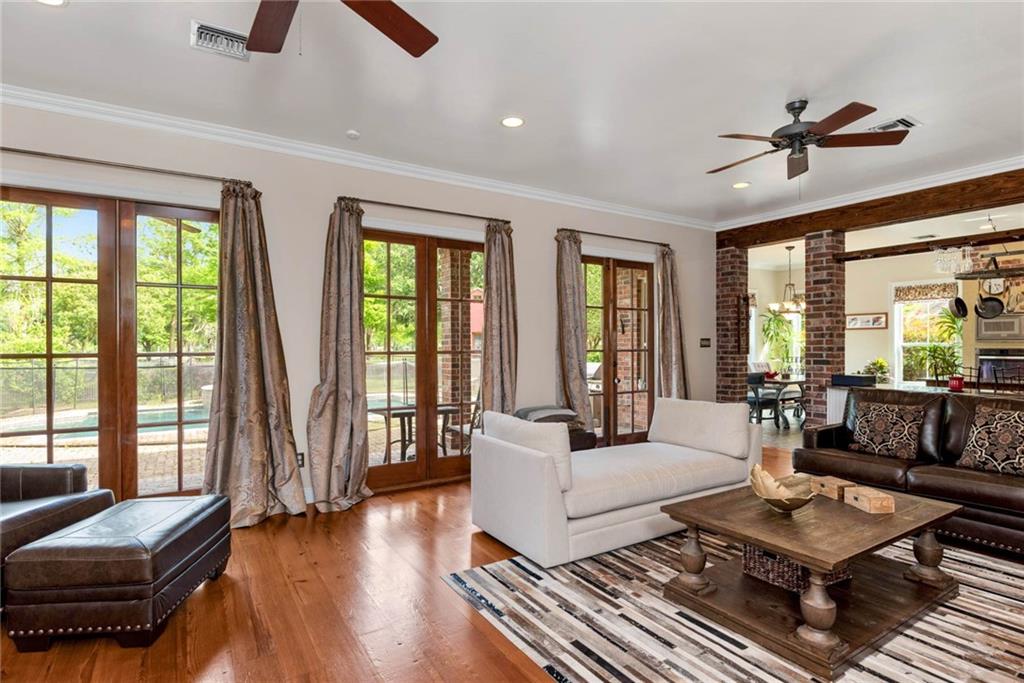 4 FOREST OAKS Drive