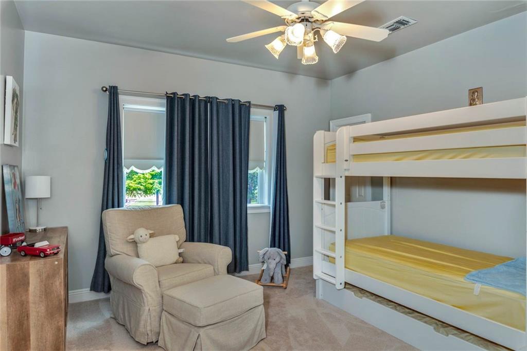 4 FOREST OAKS Drive