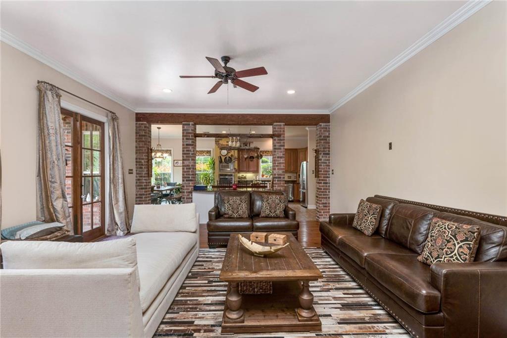 4 FOREST OAKS Drive