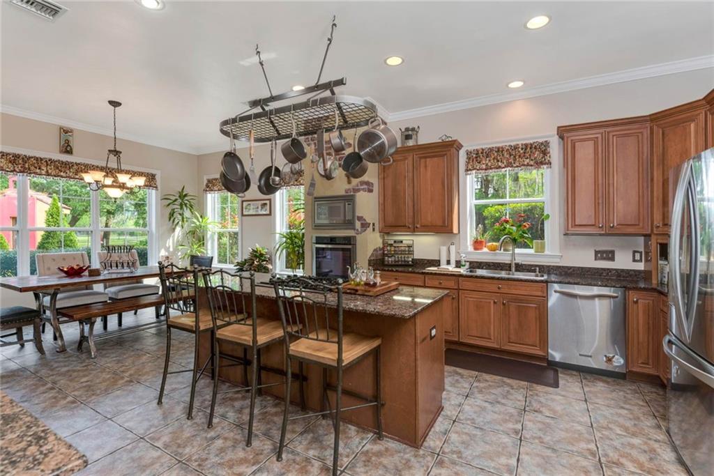 4 FOREST OAKS Drive