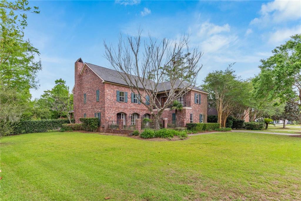 4 FOREST OAKS Drive