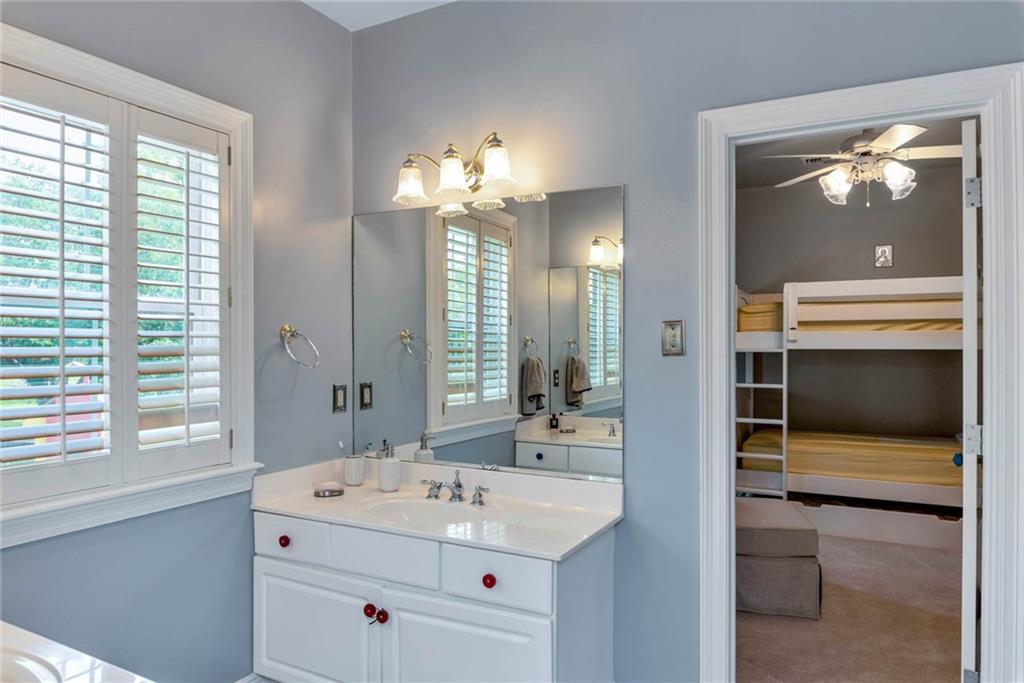 4 FOREST OAKS Drive