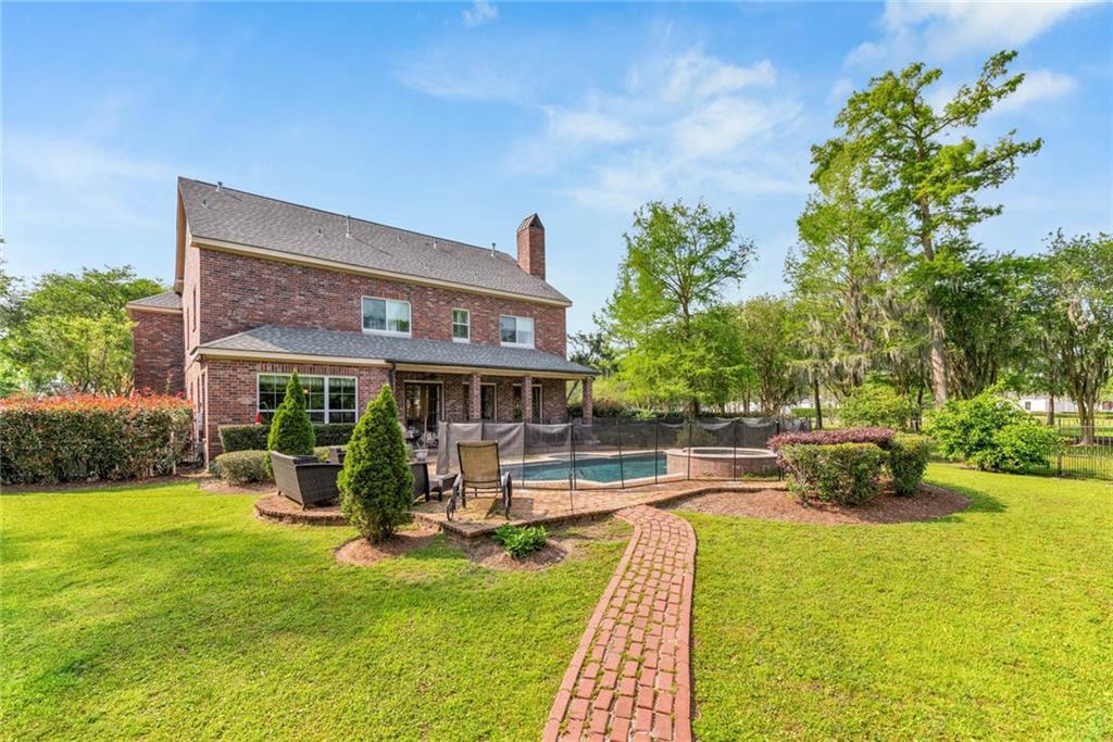 4 FOREST OAKS Drive